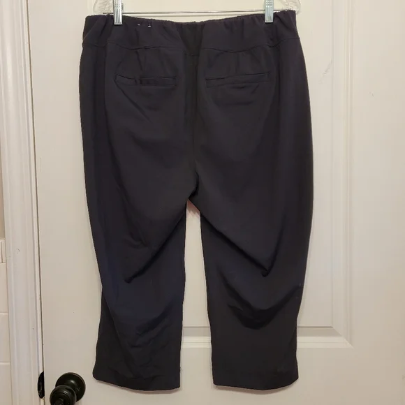 Lane Bryant LIVI Active Capri Knit Trouser Black Like New Sz 14/16 - Picture 4 of 7